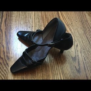 Adorable Aerosoles size 6.5 Mary Janes